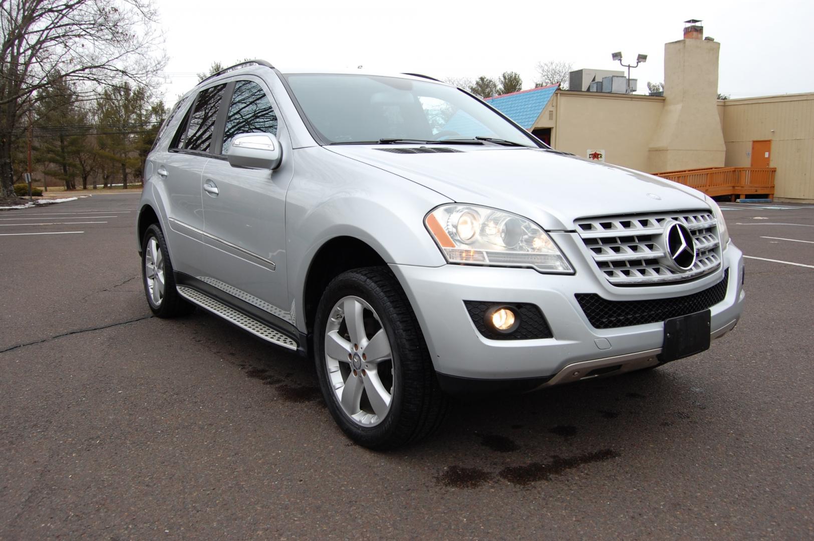 2009 Silver /Black leather Mercedes-Benz M-Class (4JGBB86E09A) with an 3.5 Liter V6 engine, Automatic transmission, located at 6528 Lower York Road, New Hope, PA, 18938, (215) 862-9555, 40.358707, -74.977882 - Here for sale is a very nice 2009 Mercedes-Benz ML350. Under the hood is a strong running 3.5 liter V6 which puts power to the AWD system via a smooth shifting automatic transmission. Features include; Black leather interior, wood grain trim, keyless entry, one master key, cruise control, tilt ste - Photo#3